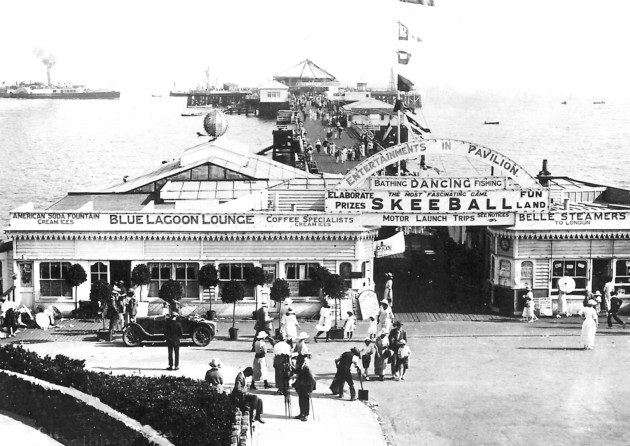 Belle steamer approaching Clacton Pier Head. Falmouth. © Richard T Riding Collection