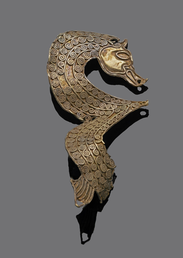 Gold mount in the shape of a horse’s head, with very fine filigree decoration.