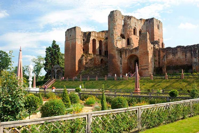 https://www.discoverbritainmag.com/wp-content/uploads/2016/01/webkenilworth-700x466.jpg