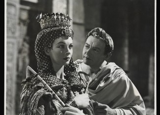 Vivien Leigh and Claude Rains in the film Caesar and Cleopatra