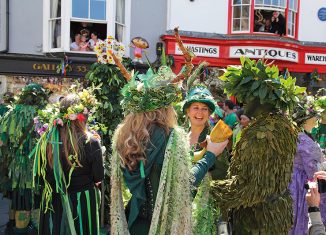Jack in the Green Parade Hastings England. Carolyn Clarke / Alamy