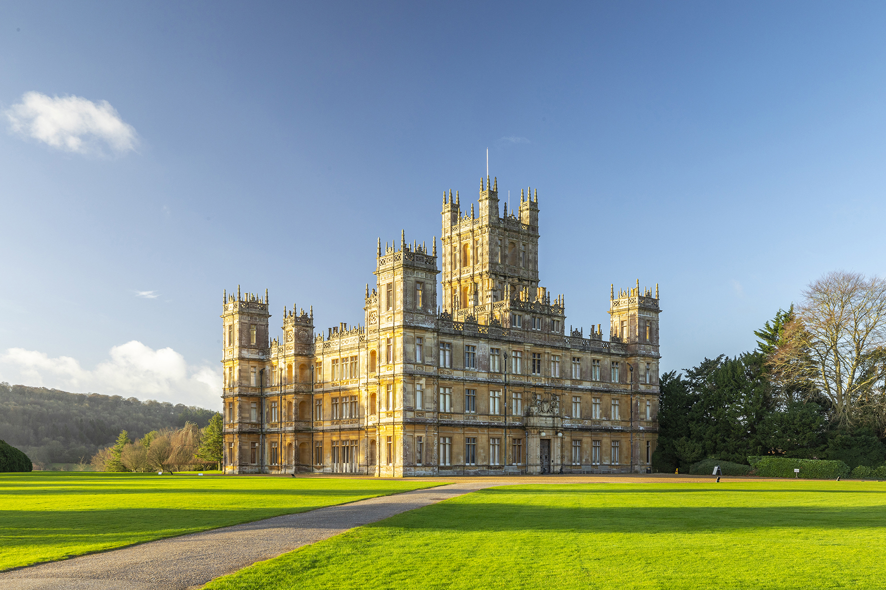can you tour the downton abbey house